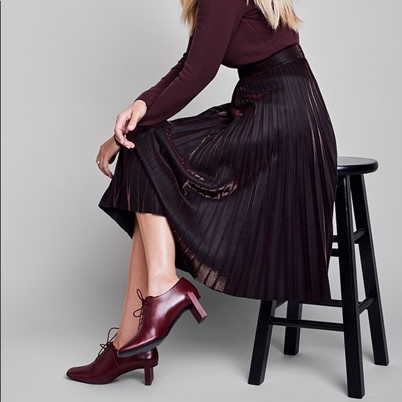 LC Lauren Conrad Dresses & Skirts - LC Shimmer Pleated Skirt
